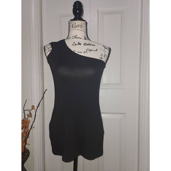 Bundle of 2 Venus Tops  Size Small - Picture 5 of 10